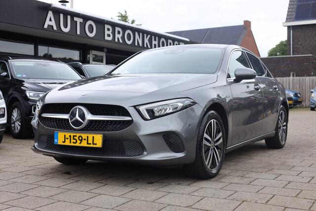 Mercedes-Benz A-KLASSE 250 e I LEDER I CAMERA I TREKHAAK I SFEERVERLICHTING