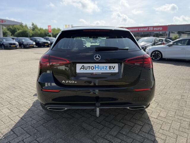 Mercedes-Benz A-KLASSE 250 e Luxury Line Panoramadak Trekhaak Stuurwielverwarming Carplay ACC 360 gr Camera