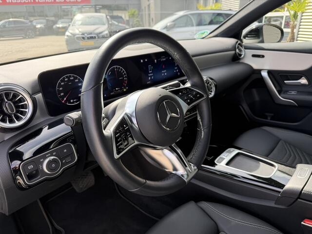 Mercedes-Benz A-KLASSE 250 e Luxury Line Panoramadak Trekhaak Stuurwielverwarming Carplay ACC 360 gr Camera