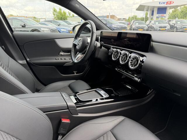 Mercedes-Benz A-KLASSE 250 e Luxury Line Panoramadak Trekhaak Stuurwielverwarming Carplay ACC 360 gr Camera
