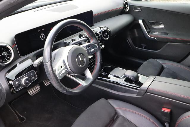 Mercedes-Benz A-KLASSE 220 Launch Edition | AMG Line | NL Auto | Trekhaak | Carplay | Cruise Control | Trekhaak |