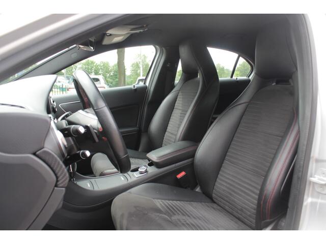 Mercedes-Benz A-KLASSE 180 Sport Edition AMG / Camera / Navigatie / Leder&Alcantara / 18'' / Stoelverwarming / Cruise Control