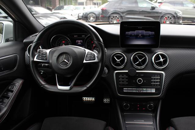 Mercedes-Benz A-KLASSE 180 Sport Edition AMG / Camera / Navigatie / Leder&Alcantara / 18'' / Stoelverwarming / Cruise Control