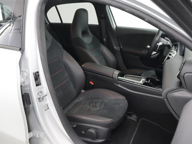 Mercedes-Benz A-KLASSE 180 AMG Line | Night | Panoramadak | Stoelverwarming | Digital Light |