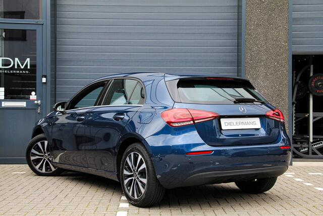 Mercedes-Benz A-KLASSE 250 e | SOH 100% | BTW voertuig | panoramadak | Burmester audio | Sfeerverlichting | Elektrische trekhaak | Groot display | 360 Camera | Vooruitrijcamera | Achteruitrijcamera | Vol!