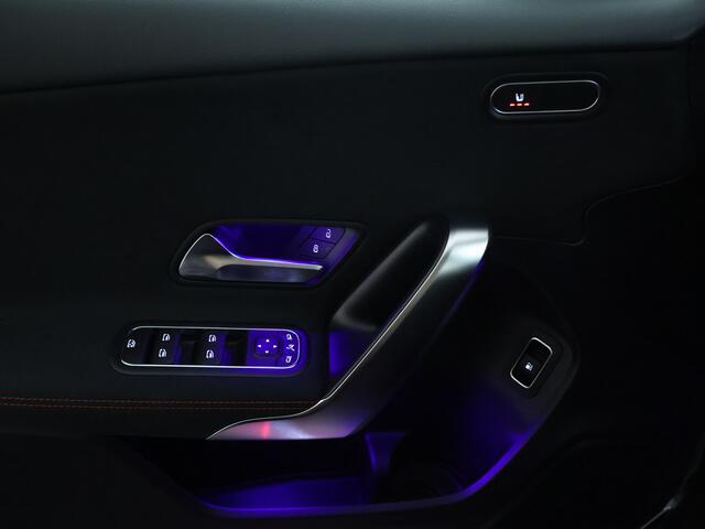 Mercedes-Benz A-KLASSE 250 e Business Solution AMG | Nightpakket | Parkeerpakket met achteruitrijcamera | KEYLESS GO | Sfeerverlichting |