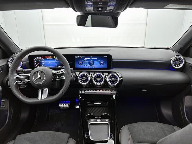 Mercedes-Benz A-KLASSE 250 e Business Solution AMG | Nightpakket | Smartphone-integratie | Panoramaschuifdak | Multibeam LED | Stoelverwarming voor |
