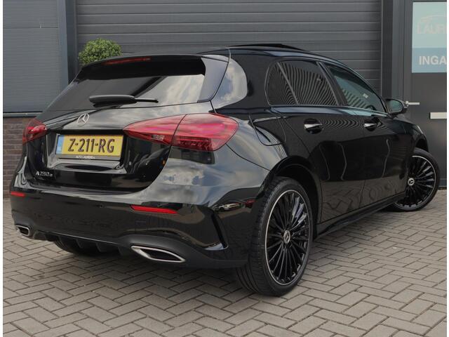 Mercedes-Benz A-KLASSE 250 e Star Edition AMG Line | Pano | ACC | 19 Inch | Stoelverwarming