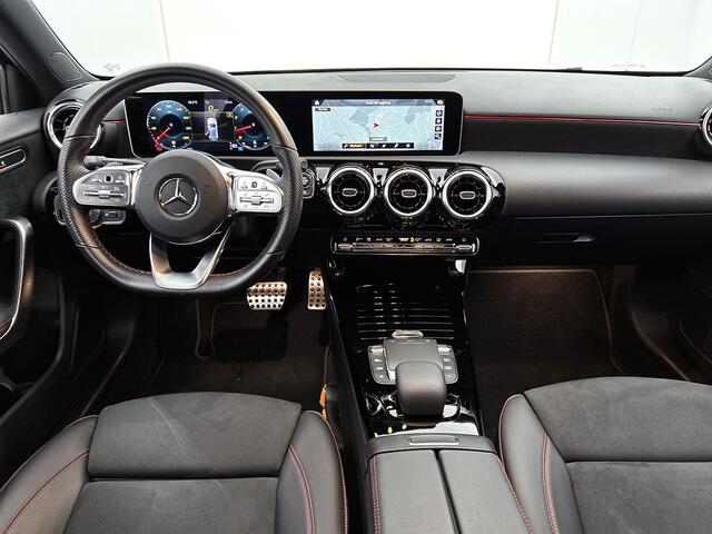 Mercedes-Benz A-KLASSE 180 Business Solution AMG | Stoelverwarming | Parkeerpakket met Camera | Car Play | LED Verlichting | Inclusief 24 maanden Mercedes-Benz Certified garantie voor Europa.