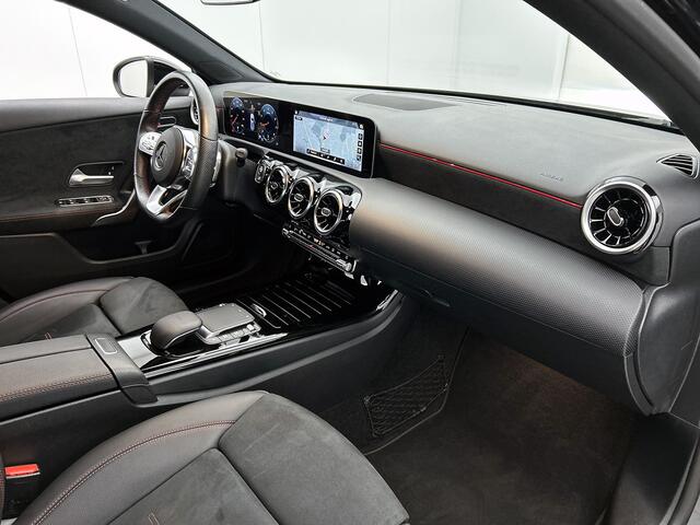 Mercedes-Benz A-KLASSE 180 Business Solution AMG | Stoelverwarming | Parkeerpakket met Camera | Car Play | LED Verlichting | Inclusief 24 maanden Mercedes-Benz Certified garantie voor Europa.