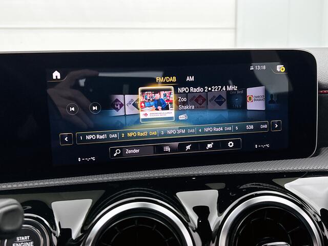 Mercedes-Benz A-KLASSE 180 Business Solution AMG | Stoelverwarming | Parkeerpakket met Camera | Car Play | LED Verlichting | Inclusief 24 maanden Mercedes-Benz Certified garantie voor Europa.