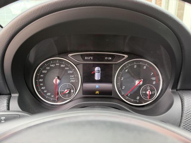 Mercedes-Benz A-KLASSE 180 AMG-Line | Navi | Led | Cruise |