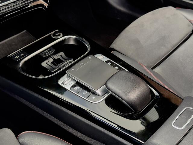 Mercedes-Benz A-KLASSE 200 AUT7 AMG-STYLING PREMIUM PLUS PANODAK LEDER 19 INCH-LMV NAVI CAMERA DIGI-DASH APPLE-CARPLAY LED PDC