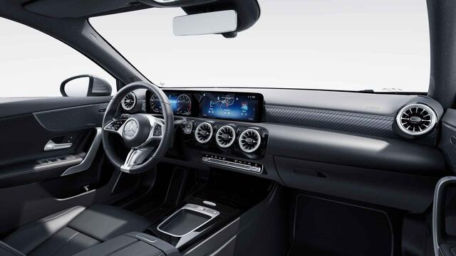 Mercedes-Benz A-KLASSE 180 Business Solution Luxury | Trekhaak | Panoramadak |
