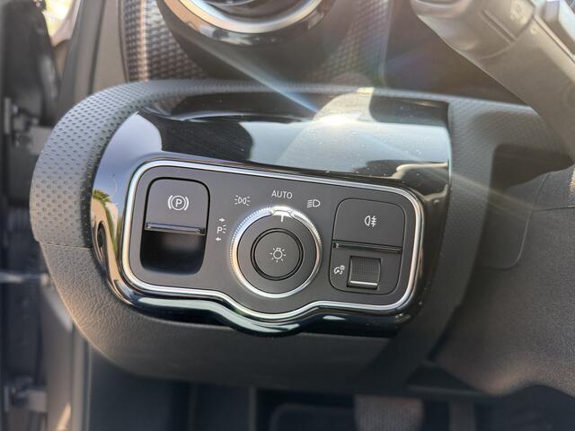 Mercedes-Benz A-KLASSE 200 Business Solution Luxury Carplay/Stoelverw