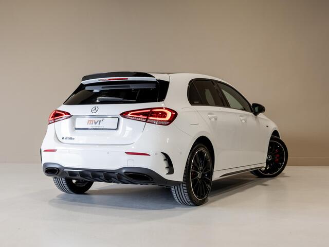 Mercedes-Benz A-KLASSE 250 e Business Solution AMG Limited / 218pk / Sfeerverlichting / Stoelverwarming /
