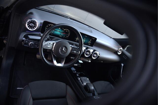 Mercedes-Benz A-KLASSE 200 Launch Edition Premium Plus AMG | Panoramadak | Stoelverwarming | Memory Seat | Camera | Multibeam | Navigatie | Cruise Control |