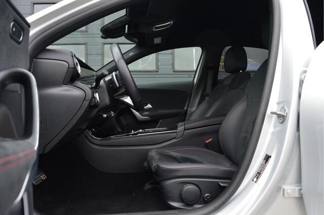 Mercedes-Benz A-KLASSE 180 AMG Line | ORG. NL | CAMERA | FACELIFT |
