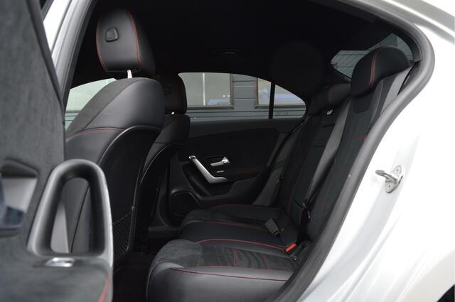 Mercedes-Benz A-KLASSE 180 AMG Line | ORG. NL | CAMERA | FACELIFT |