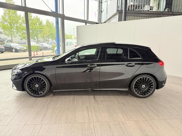 Mercedes-Benz A-KLASSE 180 Business Solution AMG | Panoramaschuifdak | Night | Premium Plus pakket | Dodehoekassistent | Head-up display | 19-inch Zwarte AMG Velgen |