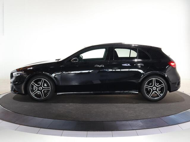 Mercedes-Benz A-KLASSE 180 Star Edition AMG Line | Panoramaschuifdak | Night | Multibeam LED | DISTRONIC | Dodehoekassistent