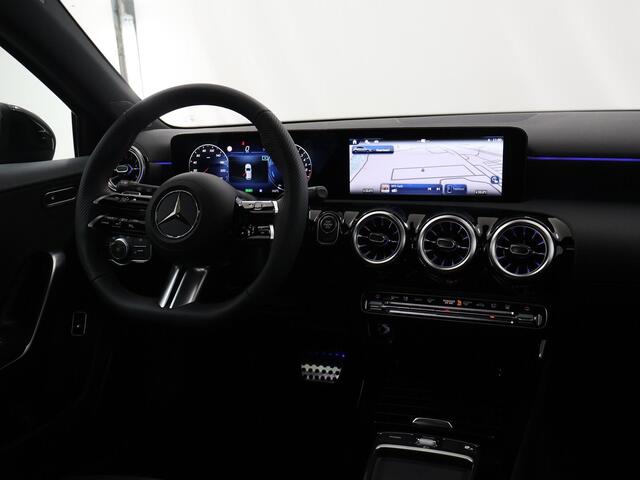 Mercedes-Benz A-KLASSE 250e Business Solution AMG | Panoramaschuifdak | Stoelverwarming | Achteruitrijcamera | MULTIBEAM LED |