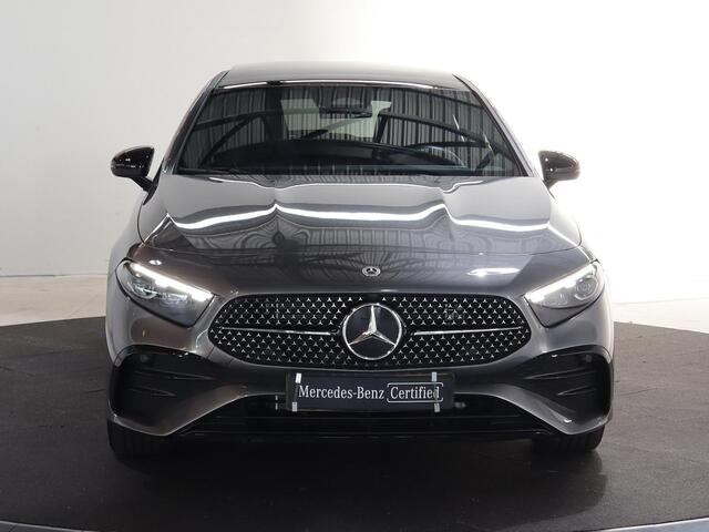Mercedes-Benz A-KLASSE 250e Business Solution AMG | Panoramaschuifdak | Night | Multibeam Led | Achteruitrijcamera | Afneembare trekhaak |
