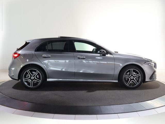 Mercedes-Benz A-KLASSE 250e Business Solution AMG | Panoramaschuifdak | Night | Multibeam Led | Achteruitrijcamera | Afneembare trekhaak |
