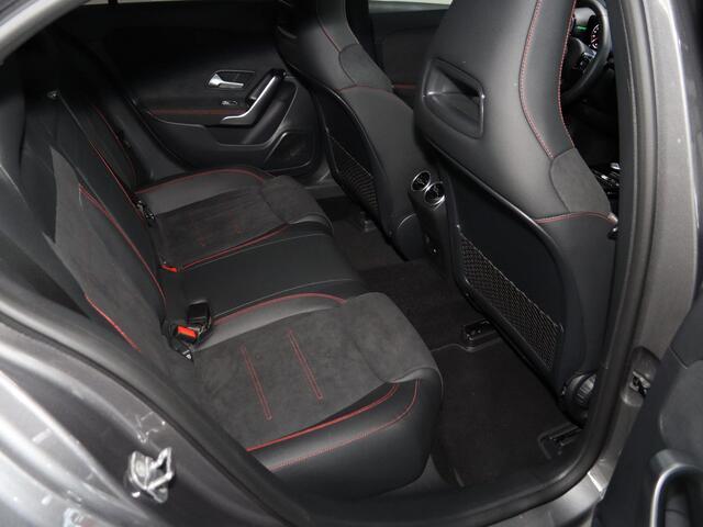 Mercedes-Benz A-KLASSE 250e Business Solution AMG | Panoramaschuifdak | Night | Multibeam Led | Achteruitrijcamera | Afneembare trekhaak |