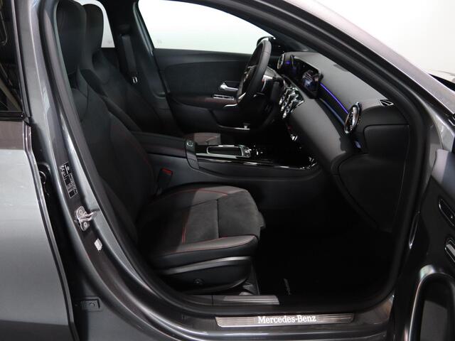 Mercedes-Benz A-KLASSE 250e Business Solution AMG | Panoramaschuifdak | Premium Plus | Head-up display | Dodehoekassistent |