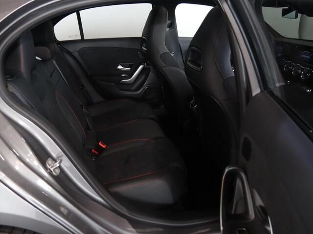 Mercedes-Benz A-KLASSE 250e Business Solution AMG | Panoramaschuifdak | Premium Plus | Head-up display | Dodehoekassistent |