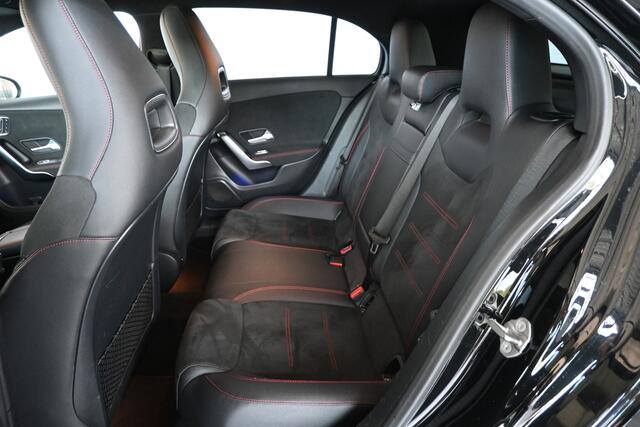 Mercedes-Benz A-KLASSE 180 Premium Plus Automaat Panormadak CarPlay Led Cruise Control Clima Sfeer Stoelverwarming Alcantara Inruil Mogelijk!