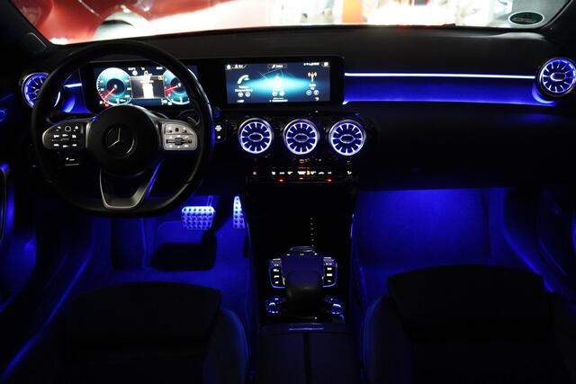 Mercedes-Benz A-KLASSE 220 AMG / Pano/Ambilight/Camera/Keyless