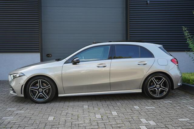 Mercedes-Benz A-KLASSE 220 AMG / Pano/Ambilight/Camera/Keyless
