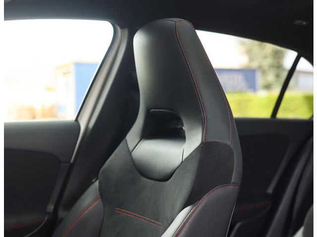 Mercedes-Benz A-KLASSE 250 e AMG Line | Pano - Camera - ACC
