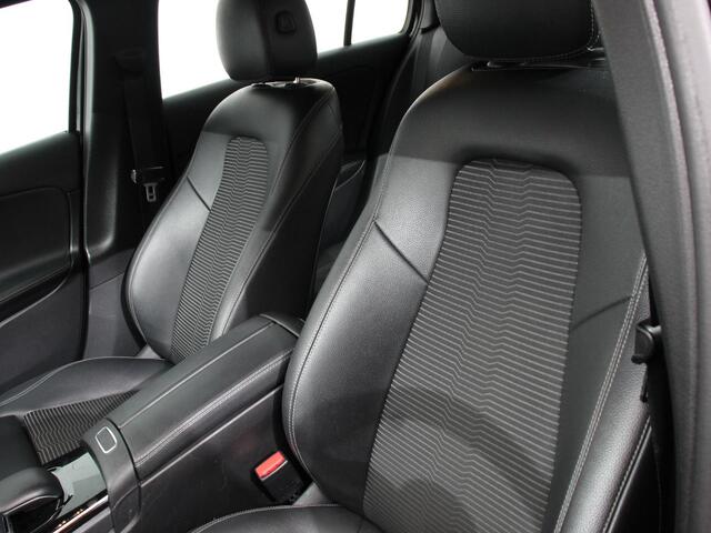 Mercedes-Benz A-KLASSE 200 163pk Automaat Advantage Proressive Style Navigatie Virtual Cockpit Climate control Half leder Camera Parkeer Sensoren Lichtmetalen Velgen Cruise Control Stoelverwarming