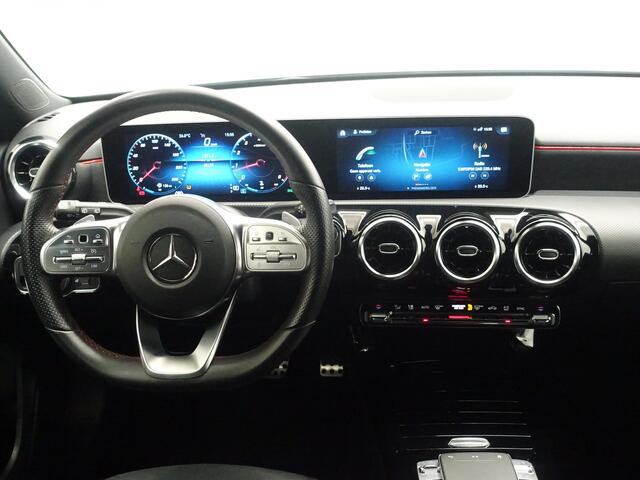 Mercedes-Benz A-KLASSE AMG Night Edition Aut- NAP 68dkm, Keyless, Stoelverwarming, Camera, Park Assist