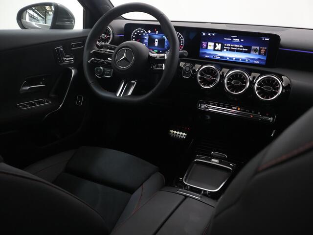 Mercedes-Benz A-KLASSE 250e Business Solution AMG | Panoramaschuifdak | Premium Plus | Head-up display | Dodehoekassistent |