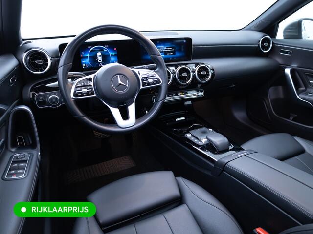 Mercedes-Benz A-KLASSE 200 Premium Plus | Leer | Panodak | Stoelverw. | Afn. trekhaak | Navigatie | All-season banden | Cruise | Camera | Matrix Led