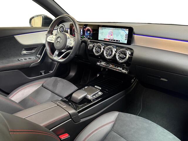 Mercedes-Benz A-KLASSE 250 e Business Solution AMG Limited I Panoramadak I Elek. Trekhaak I Widescreen I Alcantara I Sfeerverlichting