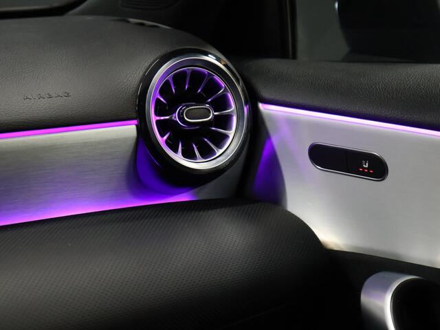 Mercedes-Benz A-KLASSE 180 AMG Sport [SCHUIFKANTELDAK, SFEERVERLICHTING, APPLE CARPLAY, ANDROID, SPORTSTOELEN, STOELVERWARMING, CAMERA, PDC V+A, CRUISE, CLIMATE, NIEUWSTAAT]