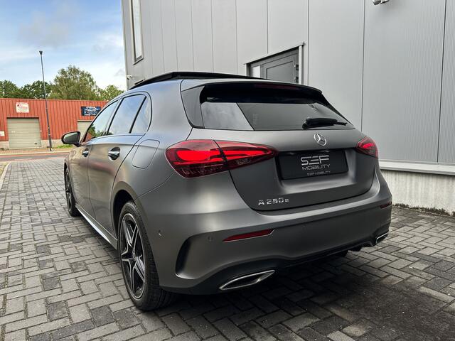 Mercedes-Benz A-KLASSE 250 e AMG Line Matgrijs | Pano | 360 | Headup | Matrix | 1e eig | 12 maanden Garantie