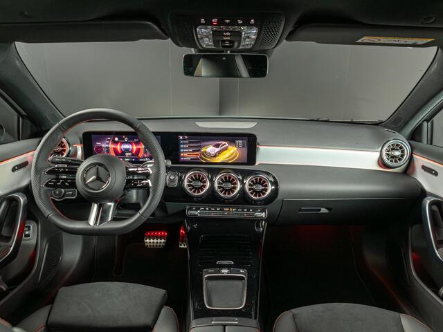 Mercedes-Benz A-KLASSE Hatchback 250 e Business Solution AMG Panorama dak