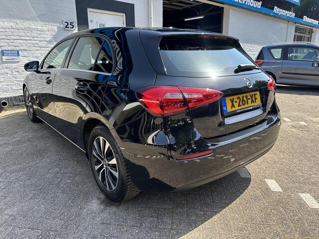 Mercedes-Benz A-KLASSE 180 Premium /CC/Camera/Navi/All season/Lm velgen/Nieuwe apk bij aflevering