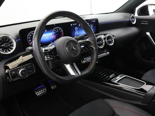 Mercedes-Benz A-KLASSE 180 Business Solution AMG | Night pakket | Panoramadak |