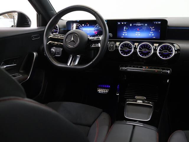 Mercedes-Benz A-KLASSE 180 Business Solution AMG | Night pakket | Panoramadak |