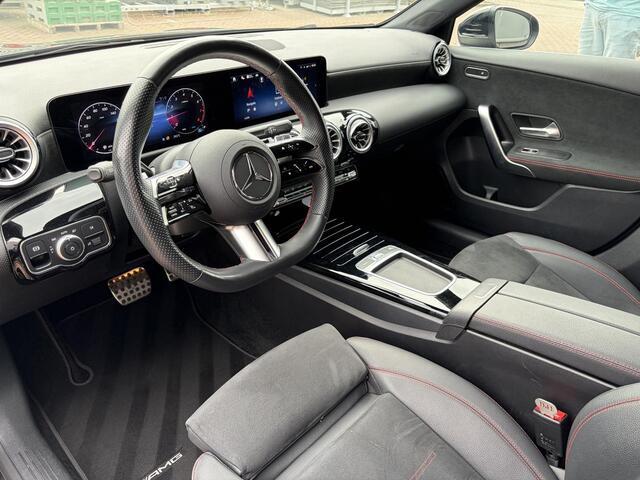 Mercedes-Benz A-KLASSE 180 AMG Line PANO | 360 CAMERA | CARPLAY