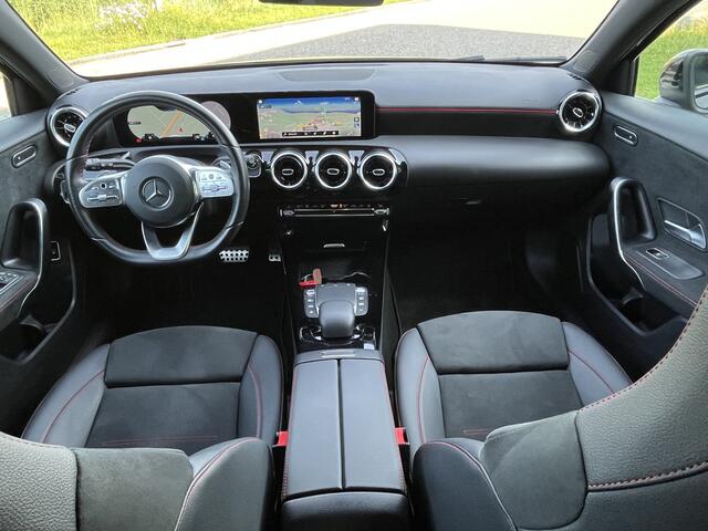 Mercedes-Benz A-KLASSE 250 e Premium Plus AMG Leder bekleding Breedbeeld