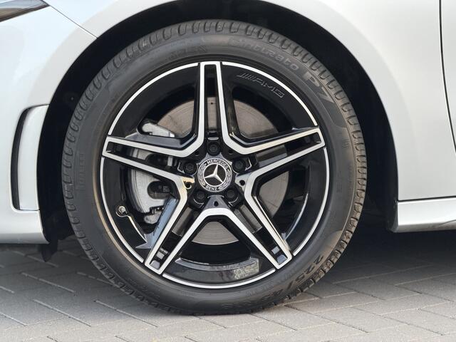 Mercedes-Benz A-KLASSE 250 e AMG Night Premium Plus | Panorama | Sfeer | 360 Cam | Distronic | Apple CarPlay