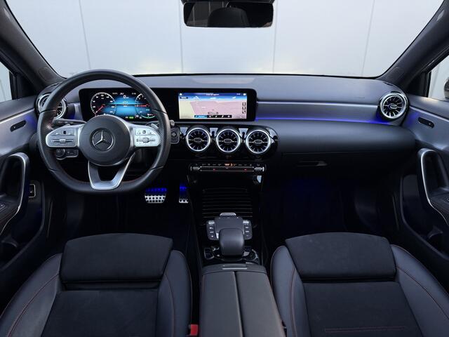 Mercedes-Benz A-KLASSE 250 e AMG Night Premium Plus | Panorama | Sfeer | 360 Cam | Distronic | Apple CarPlay